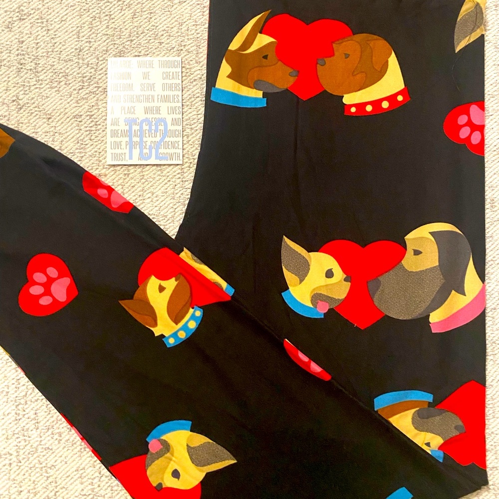 LulaRoe tc2 dog hearts and paw leggings